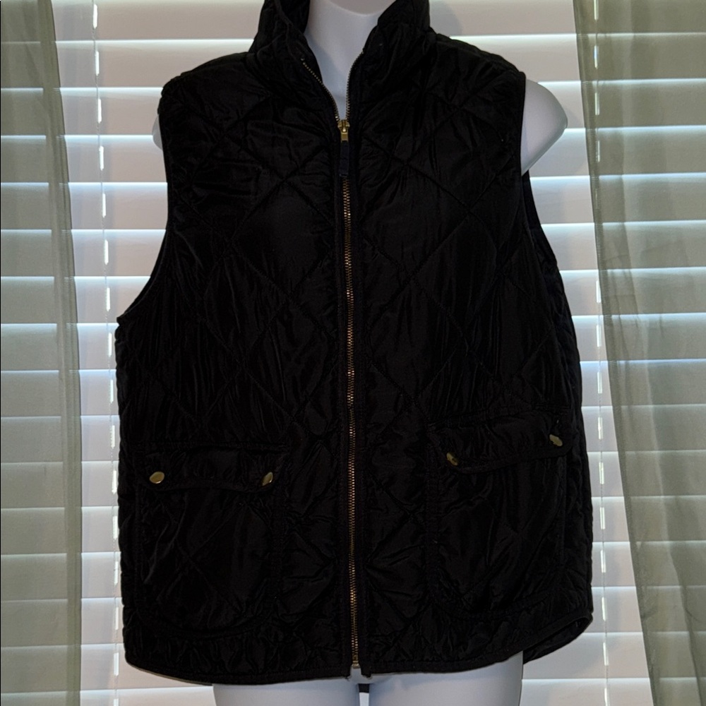 Andrea Jovine black vest with gold zipper and pocket detail Large